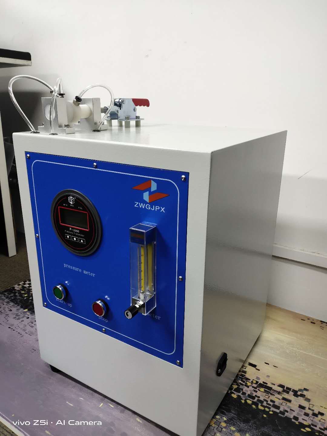Pressure difference tester for gas exchange of respirator